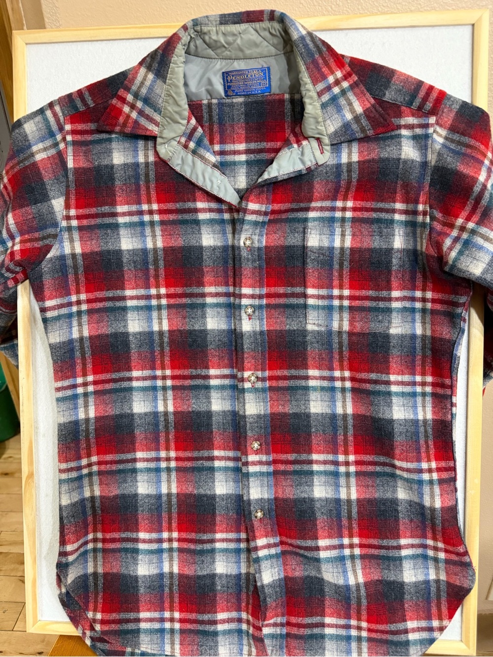 Vintage wool Pendleton from 1970s lined collar made in the USA